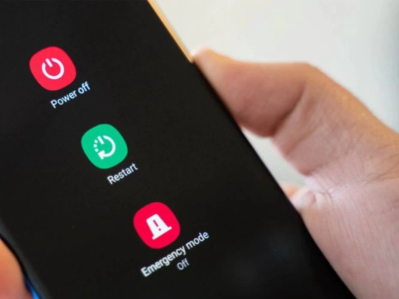 Khởi động lại hoặc tắt mở nguồn điện thoại