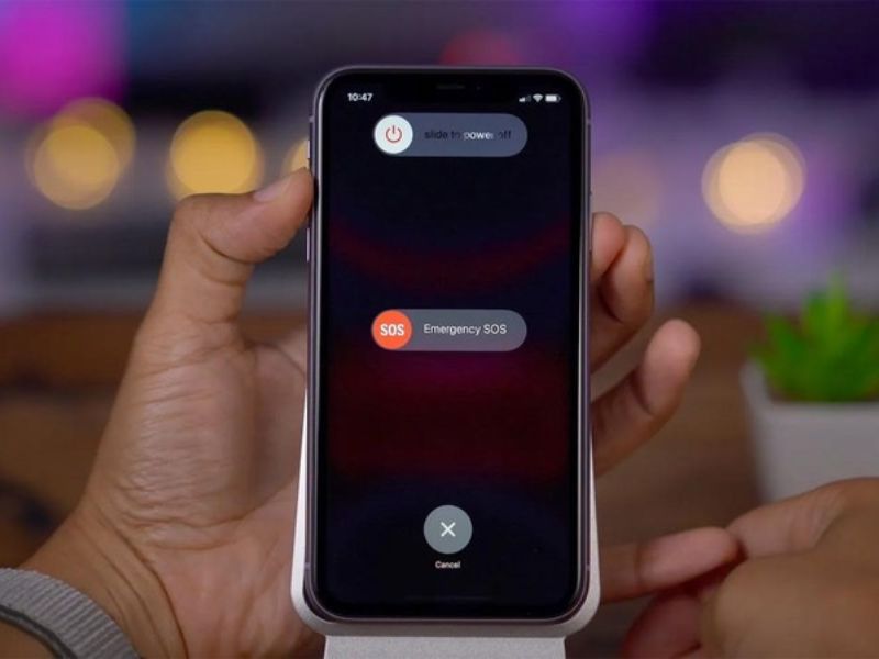 Khởi động lại điện thoại iPhone