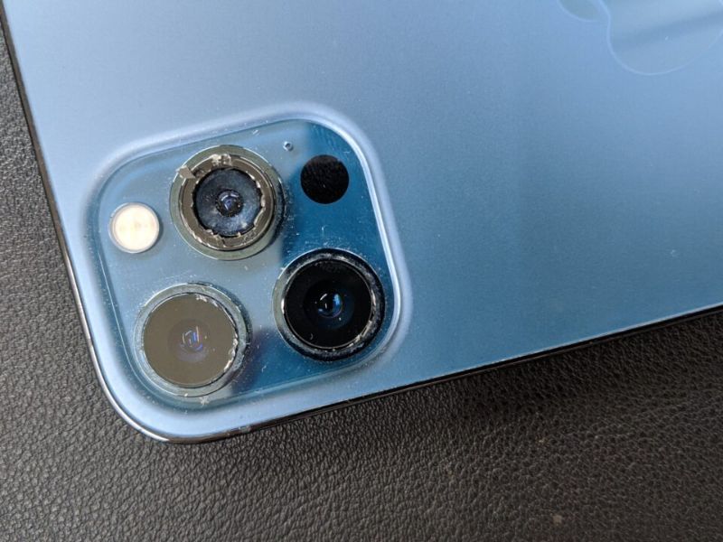 Kính camera bị trầy xước, nứt vỡ