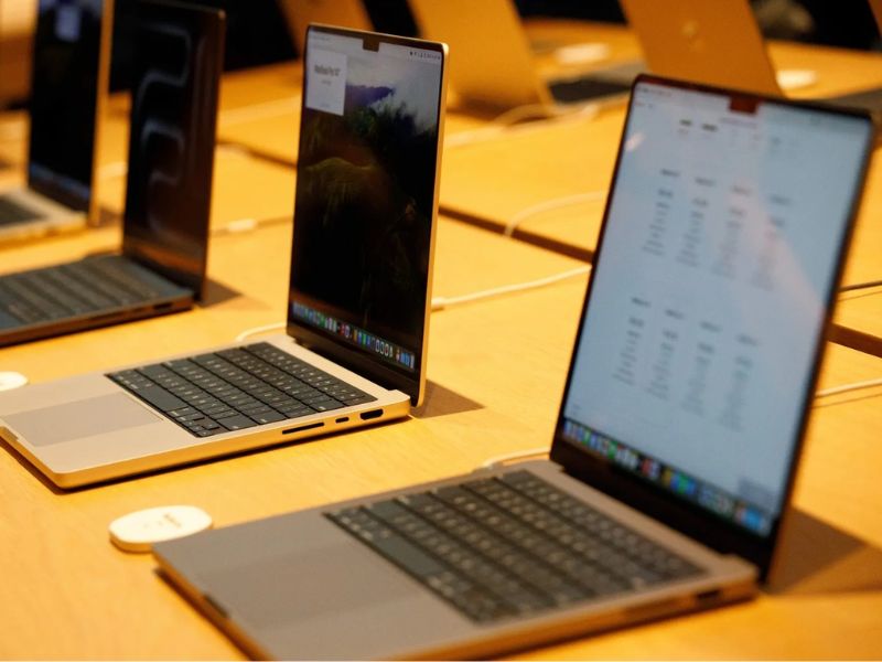 Nâng cấp màn hình OLED trên Macbook Pro mới