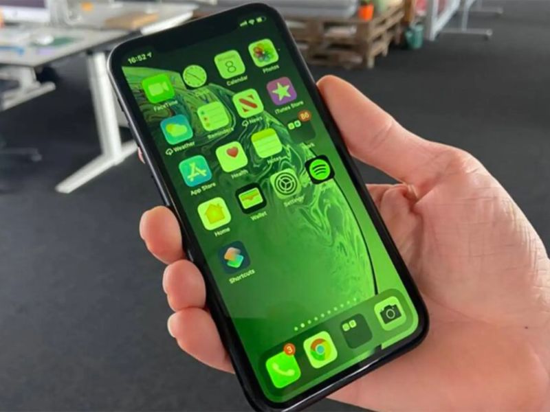 Màn hình iPhone bị xanh lá cây do đâu
