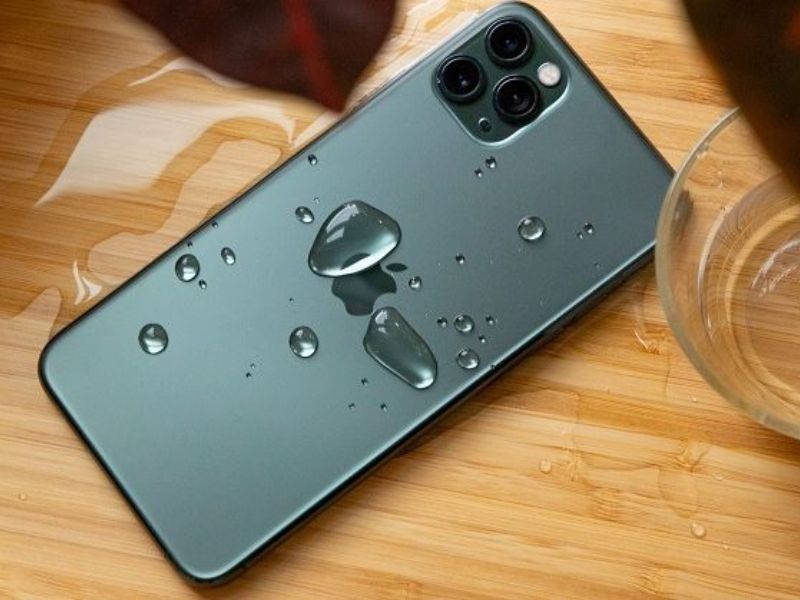 Camera điện thoại dính nước