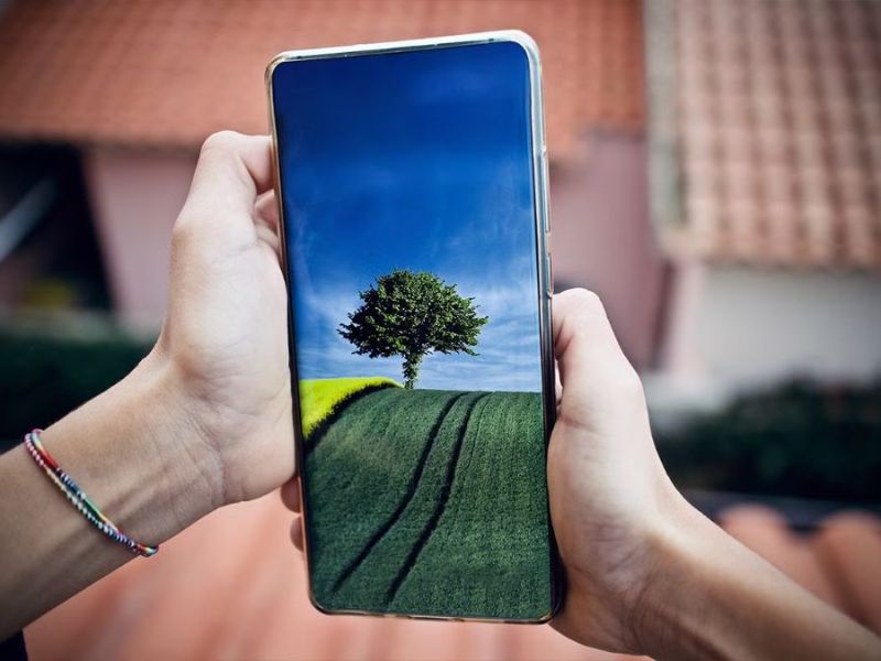 Những smartphone nổi bật sử dụng camera ẩn dưới màn hình