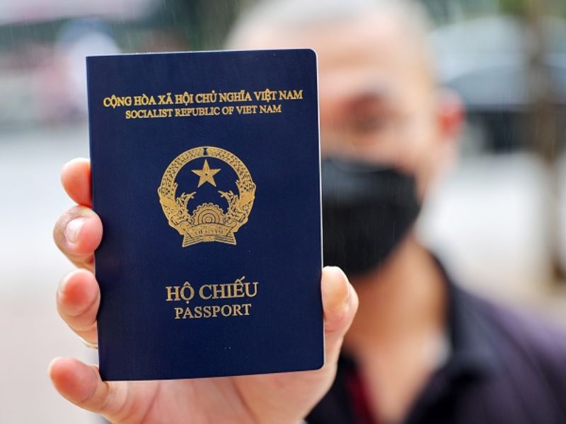 Nộp hồ sơ và thanh toán lệ phí