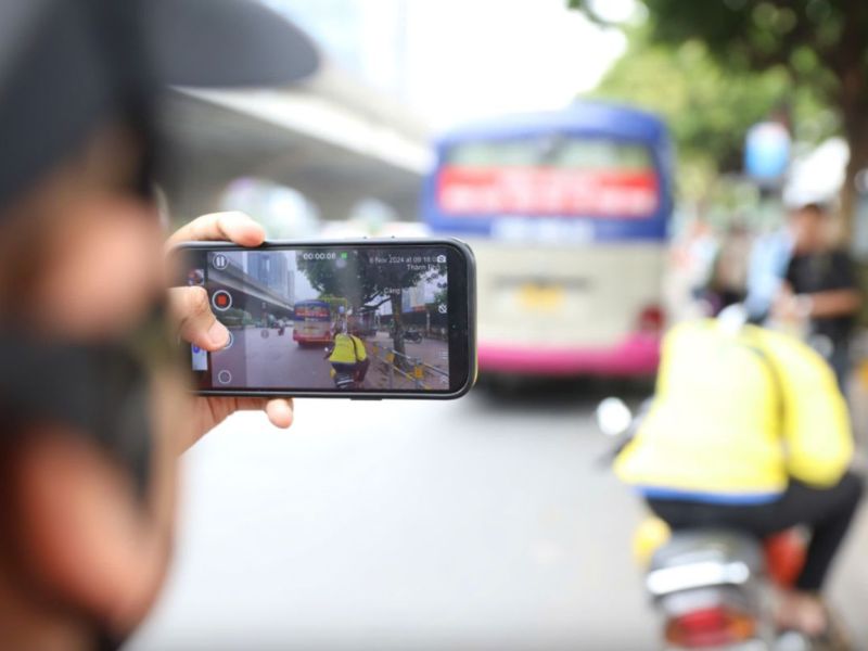 Quay video phản ánh vi phạm giao thông gửi VNeID