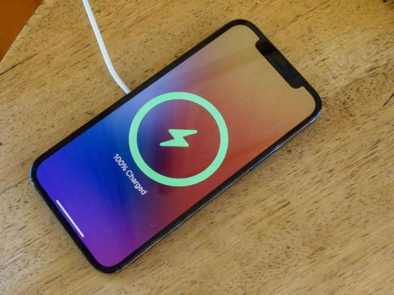 Sạc iPhone đến 100% có làm chai pin không?