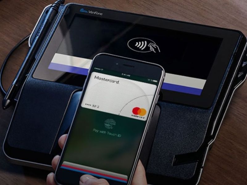 Thanh toán Apple Pay tại cửa hàng bằng iPhone