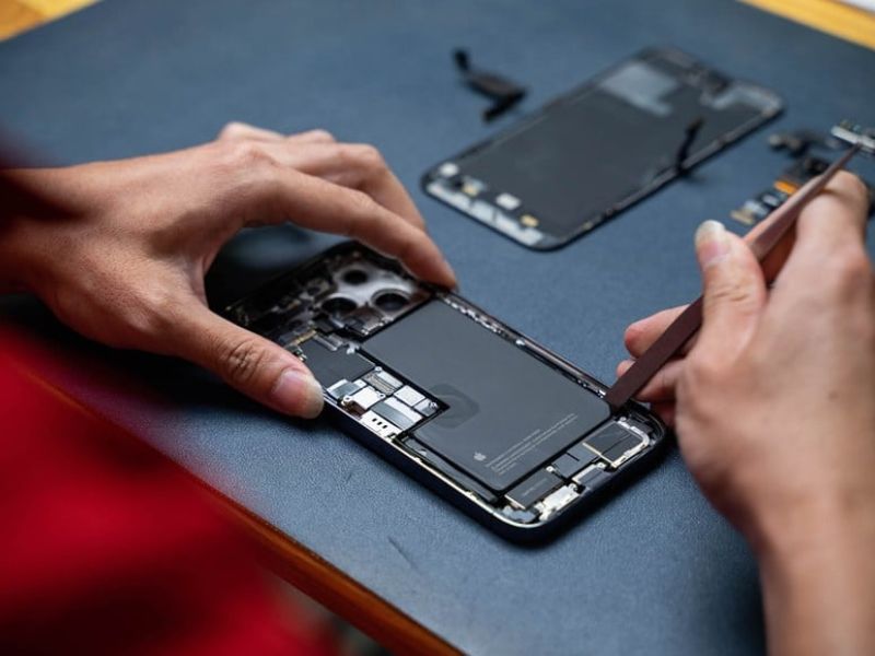 Thay pin iPhone có ảnh hưởng gì đến máy không?