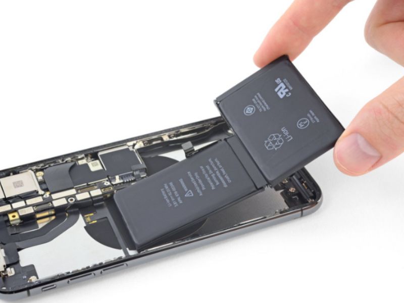 Thay pin iPhone có mất dữ liệu không?