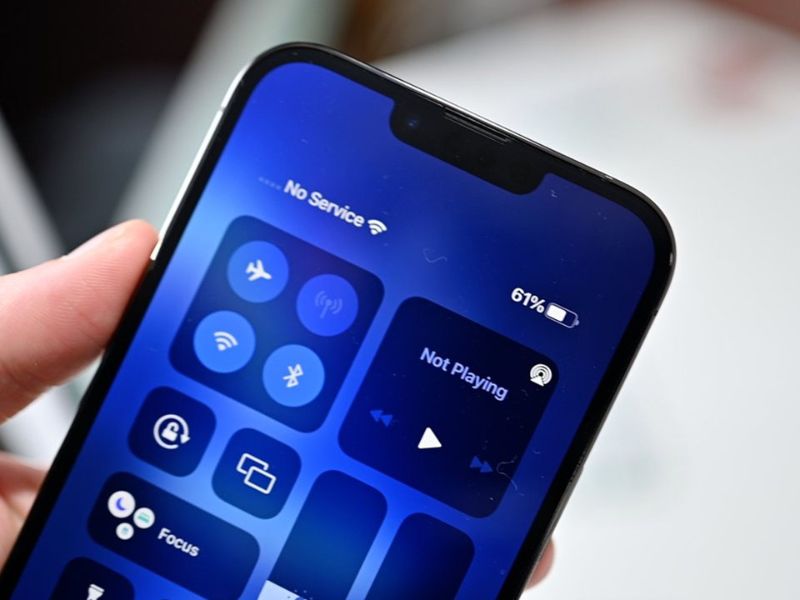 Vì sao iPhone xuất hiện lỗi sim không có dịch vụ?