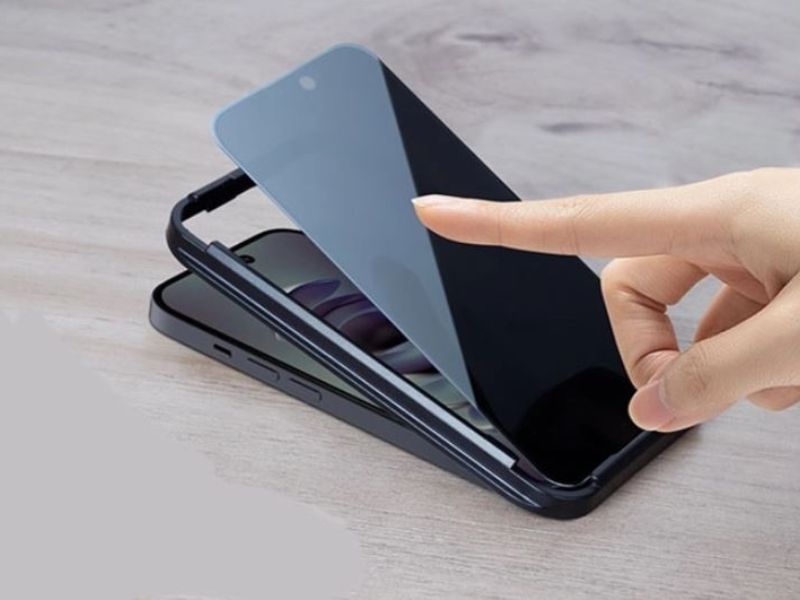 Vì sao nên chống nhìn trộm màn hình iPhone?