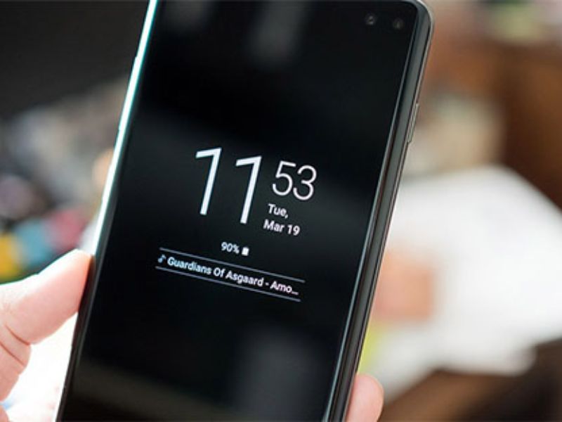 Vì sao nên hiển thị đồng hồ trên màn hình chính Samsung?