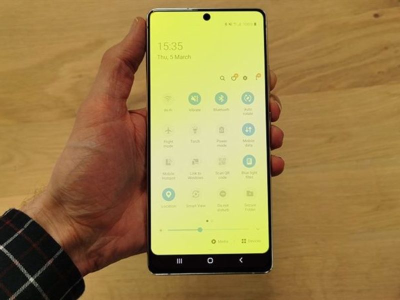 Phân biệt điện thoại Samsung bị mất màu và ám màu