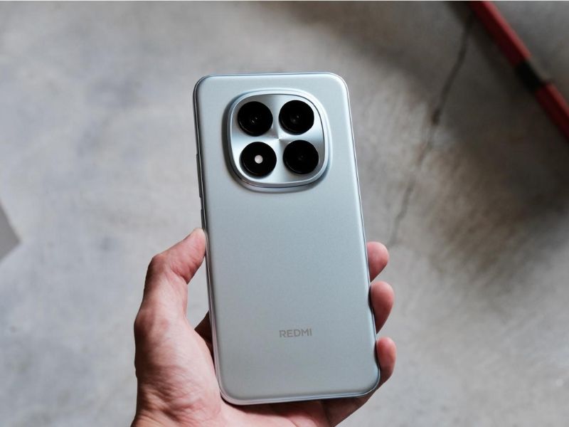 Trọng lượng của Redmi Note 15 cầm nắm chắc chắn