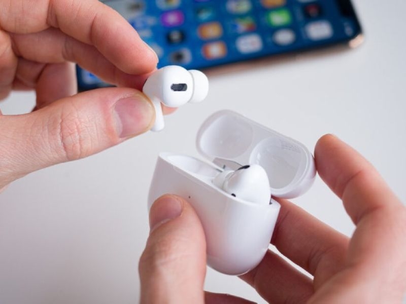 Cách nhận biết tai nghe Bluetooth đầy Pin để tránh chai pin