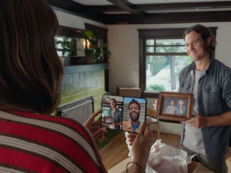 Camera FaceTime iPhone Duo ẩn dưới màn hình đầy khác biệt