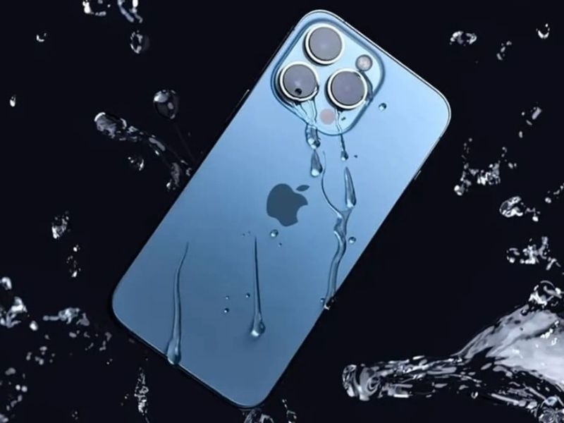 Cách xử lý điện thoại rơi xuống nước không lên màn hình 