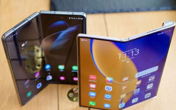 Huawei vượt mặt Samsung: Sự thống trị mới trên thị trường smartphone màn hình gập