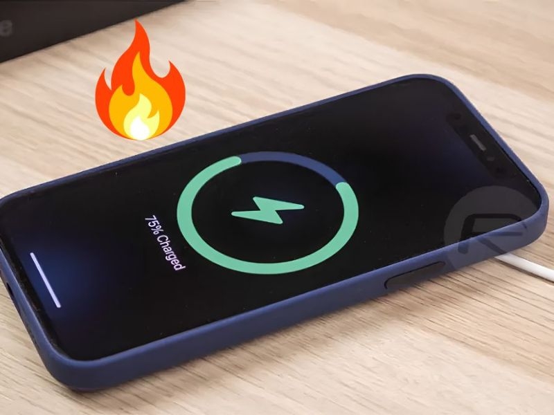 iPhone 12 sạc bị nóng bất thường, xử lý thế nào?