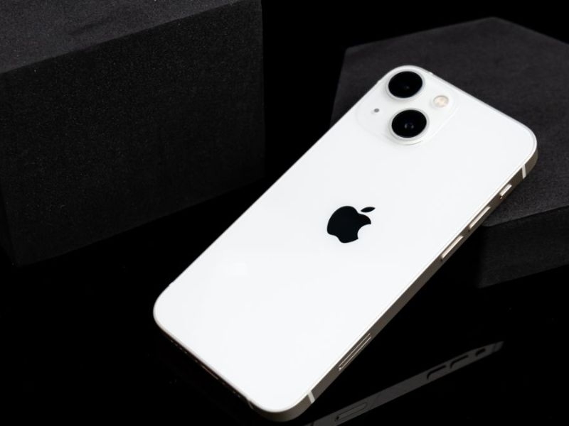 iPhone 13 nặng bao nhiêu gam? Có dễ cầm không?