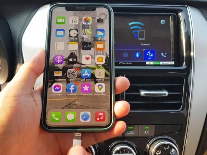 Cách kết nối điện thoại với màn hình ô tô cực nhanh 