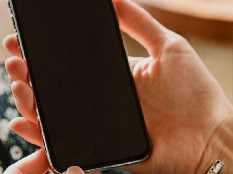 Màn hình iPhone bị đen phải làm sao? Cách sửa nhanh