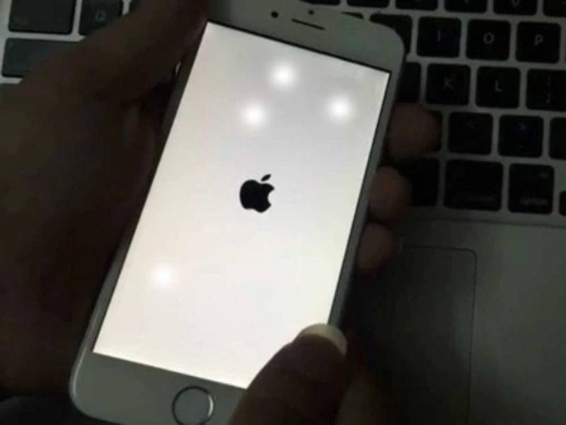 Màn hình iPhone bị phản quang: Dấu hiệu, Nguyên nhân và Cách sửa 