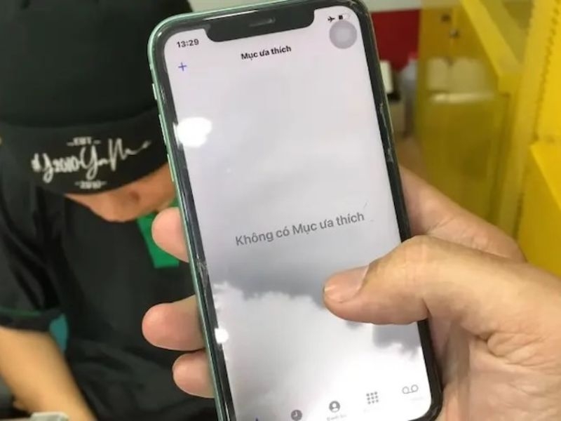 Cách xử lý màn hình điện thoại bị ẩm hiệu quả tránh hỏng máy 