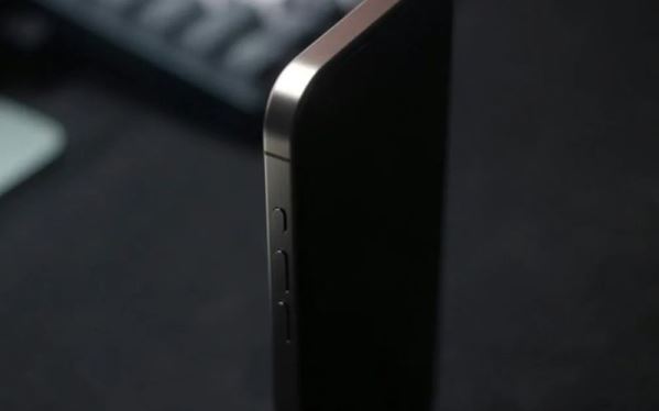 Rò rỉ ốp lưng iPhone 16 Plus tiết lộ thiết kế mới và các tính năng hấp dẫn
