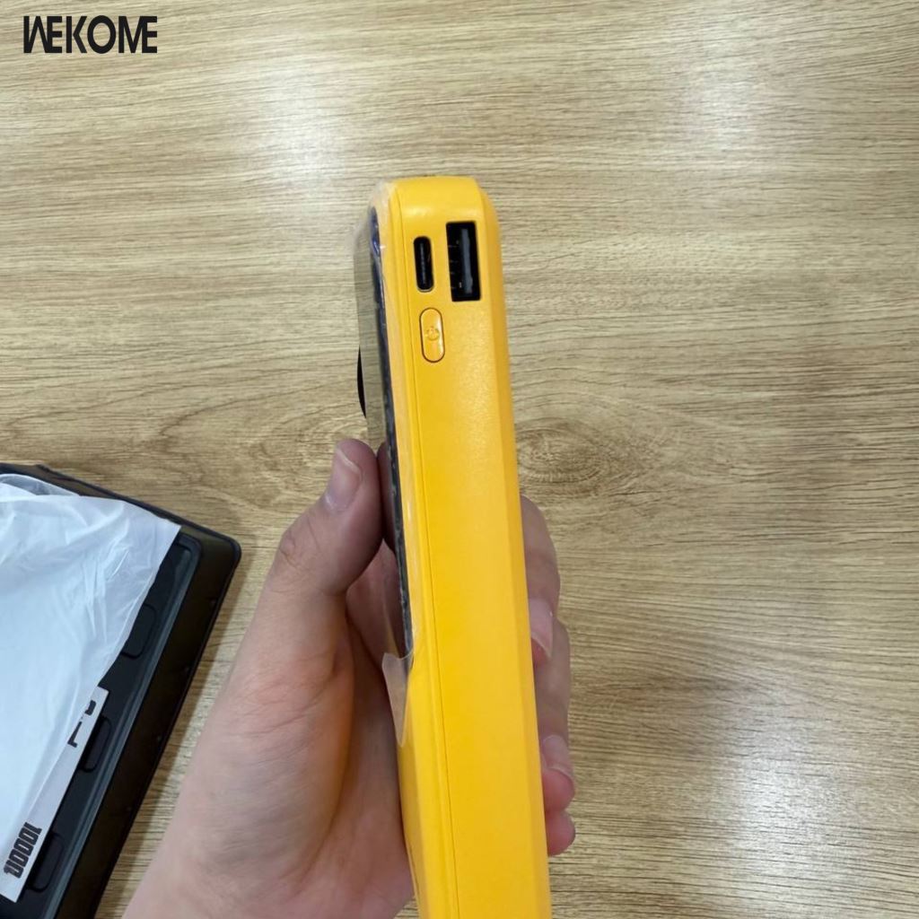 SDP Wekome 4 Cổng Màn Led 12W 10.000 mAh Màu Vàng - WP-09-55154